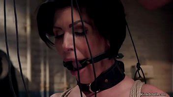 Gros Seins MILF Esclave Obtient Titsjob Trio XVIDEOS