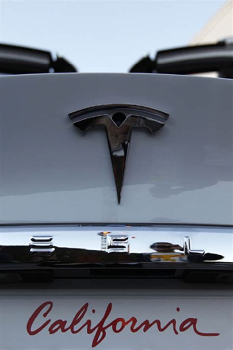 Tesla Tsla Gets Love From Goldman Sachs With Buy Rating And 864