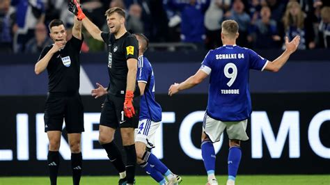 Bundesliga Fc Schalke Besiegt Fc Kaiserslautern Zwei