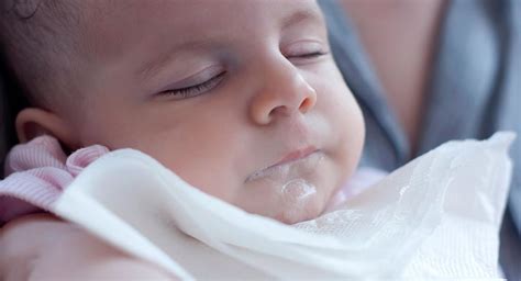 Bayi Muntah Setelah Minum Susu Lakukan 11 Hal Ini