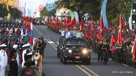 Ej Rcito Har Desfile Pueblo Ej Rcito Desde La Avenida De Bol Var A