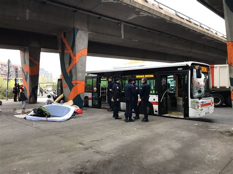 Lyon Une quinzaine de sans abri évacués par la police sous un pont de