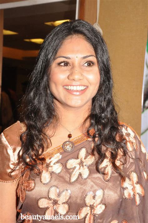 HOT HOT ACTRES Hot Actress Geetha Saree Stills