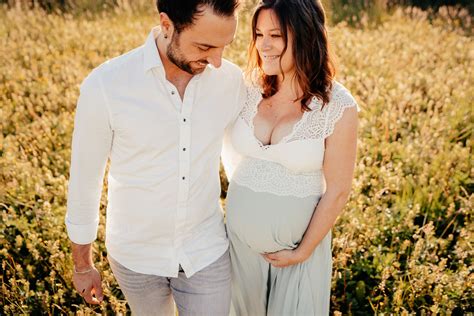 Babybauch Shooting Outdoor Josy Lacht Flo Huber Fotografie