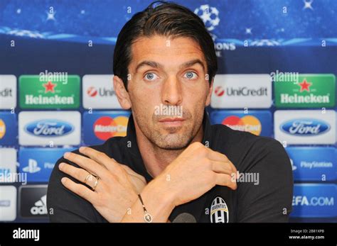 Gianluigi Buffon Fotos Und Bildmaterial In Hoher Auflösung Alamy