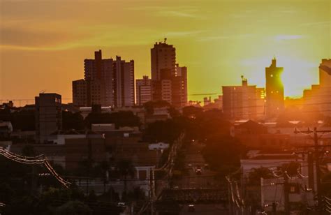 S Bado Ser De Sol Pancadas De Chuva E Calor De C No Estado Meio