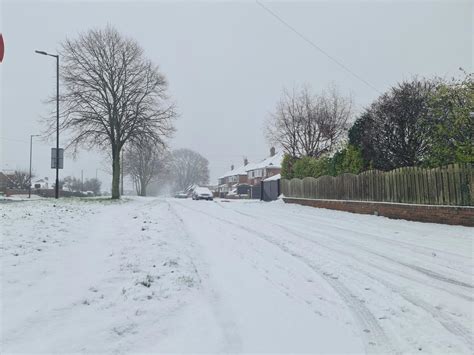 Sheffield weather: Hour by hour sleet & snow forecast after city wakes ...