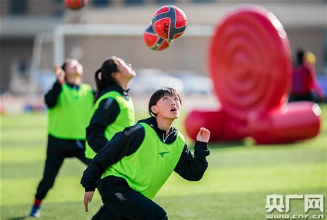 “亚足联女足日”女孩足球节来啦！央广网