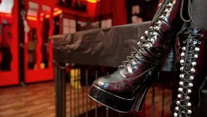 Sex mit Handschellen Polizei muss Mann aus München befreien