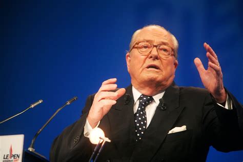 Jean Marie Le Pen au cœur dune polémique sur la torture en Algérie