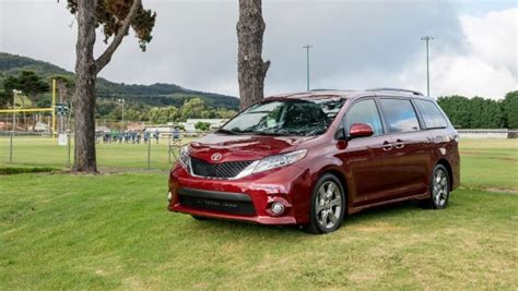 2017 Toyota Sienna Review And Ratings Edmunds