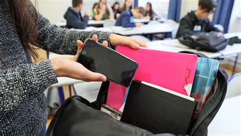 Les Téléphones Portables Interdits à Lécole Et Au Collège à La Rentrée