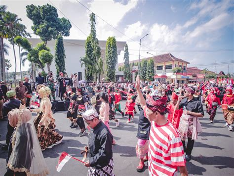 Sorak Gembira 7.777 Pelajar Ikuti Karnaval Jember 2022 – Pemkab Jember