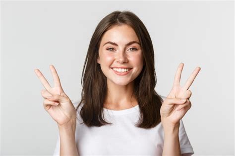 Premium Photo Portrait Of Beautiful And Happy Brunette Girl Smiling