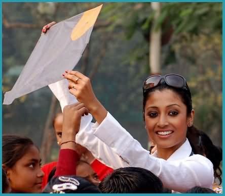 BOLLYWOOD AAINA Choli Ke Peeche Nude Paoli Dam