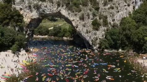 Ardèche à Vallon Pont d Arc la surfréquentation touristique pose