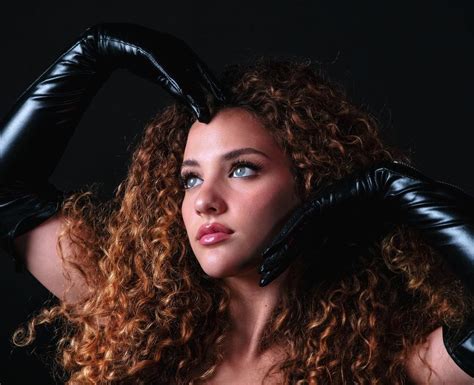 Picture Of Sofie Dossi