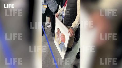 Никас Сафронов увидел символизм в портрете Путина и Аль Нахайяна с ПМЭФ