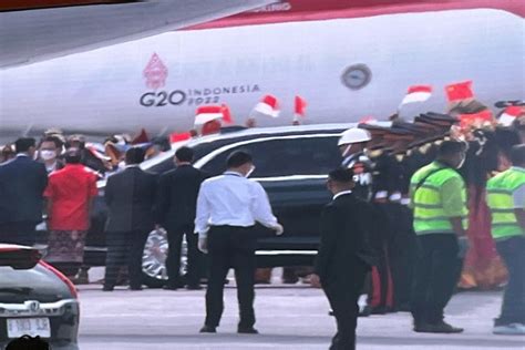 Foto Ktt G Presiden China Xi Jinping Tiba Di Bali Disambut Anak