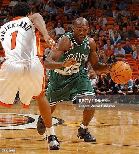 227 Boston Celtics Tony Delk Photos & High Res Pictures - Getty Images