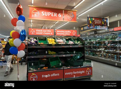 Aldi supermarket uk 2021 hi-res stock photography and images - Alamy