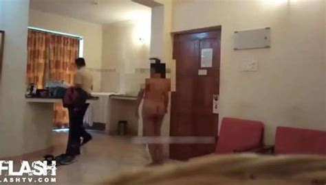 Mature Flash Room Service Guy Tnaflix Porn Videos