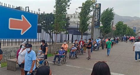 Independencia Adultos Mayores De A Os Forman Largas Colas Para