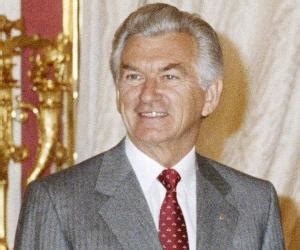 Bob Hawke Biography - Facts, Childhood, Family Life & Achievements