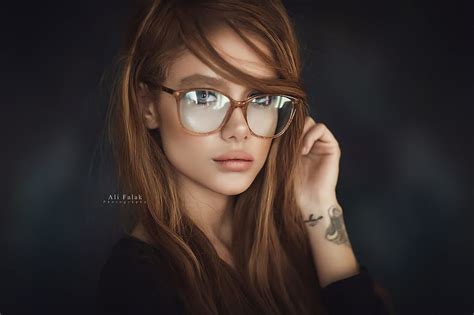 Retrato Ali Falak Mujeres Con Gafas Tatuaje Mujeres Cara Fondo De