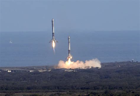 Le Foto Del Primo Lancio Del Falcon Heavy Il Post