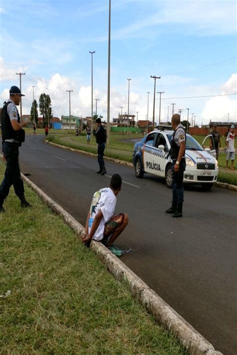 No Recanto Das Emas Pmdf Prende Rapaz De 18 Anos Com Carro Roubado