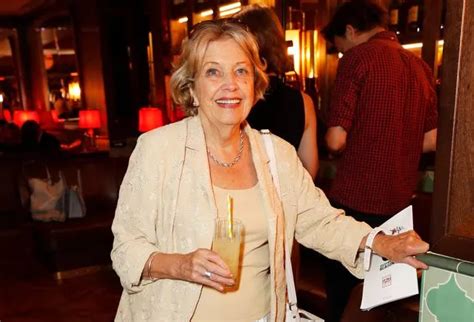 Corries Valerie Barlow Star Anne Reid 87 Spends Hours In Aande After