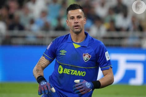 Harmoniza O Facial Do Goleiro Fabio Do Fluminense Atleta Passa Por