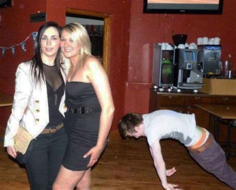 25 Embarrassing Photos Caught At The Perfect Worst Moment Funny