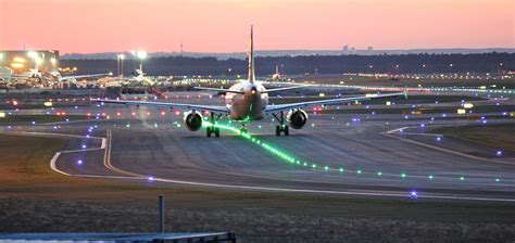 Mamatea De Frankfurt Airport By Night Von Lucie LH