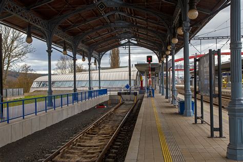 sehr schöne denkmalgeschützte Bahnsteigüberdachung vom Kopfgleis 1