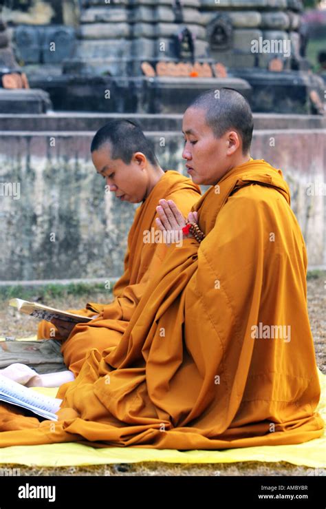 India Bodhgaya Buddhist Nuns Praying In The Garden Of Mahabodhi