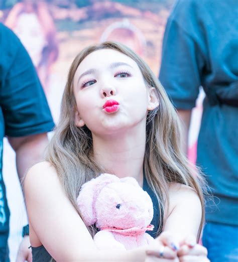 Nayeon Kiss R Twicemedia