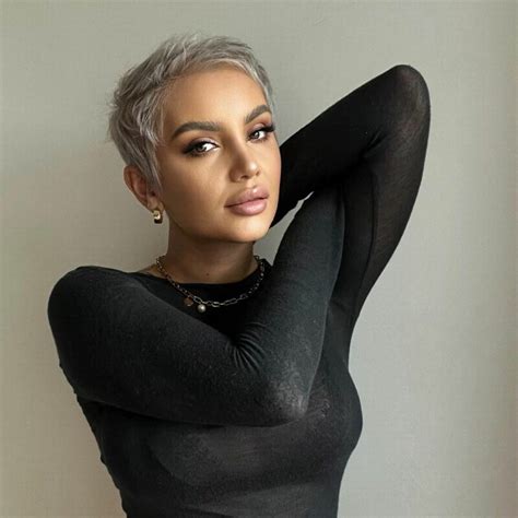 Short And Sweet Blonde Pixie Cut Ideas