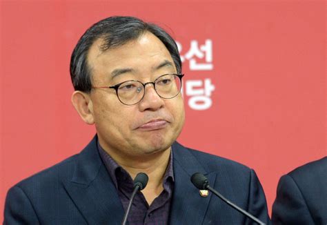 이정현 “거국내각 출범 시 즉시 대표직 사퇴”···與 비주류 반발 서울신문