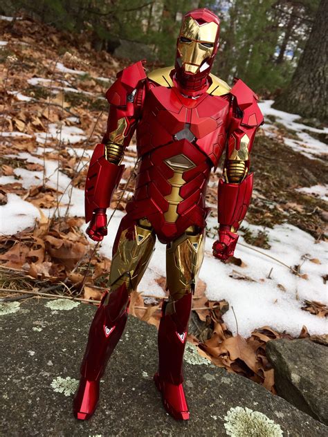 Hot Toys Sneaky Iron Man Retro Armor Review Photos MMS Marvel Toy News