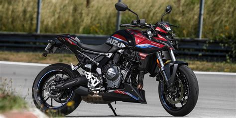 小翅膀單座蓋經典塗裝上身SUZUKI GSX 8S SERT 特仕塗裝法國發表 SUPERMOTO8