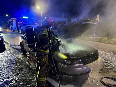 We Włoszczowie zapalił się samochód Policjanci i strażacy w akcji