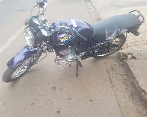 Adolescente Perde O Controle De Motocicleta Bate Em Poste Na Avenida