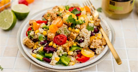 Fitness recept Meksička salata s kvinojom i tempehom GymBeam Blog