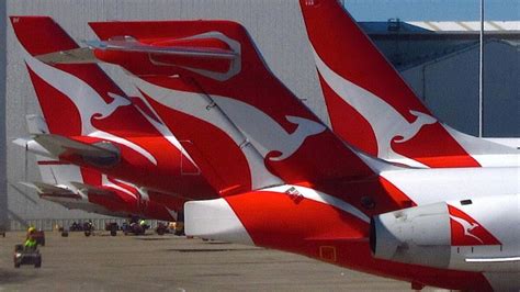 Senior Qantas Airline Executives Asked To Work As Baggage Handlers To