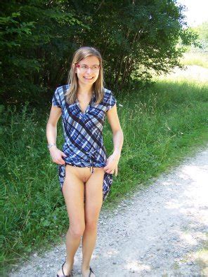 Glasses Girl Flashing Outside Porn Pic