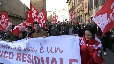 Landini Al Corteo Di Firenze Il Governo Rispetti La Costituzione E