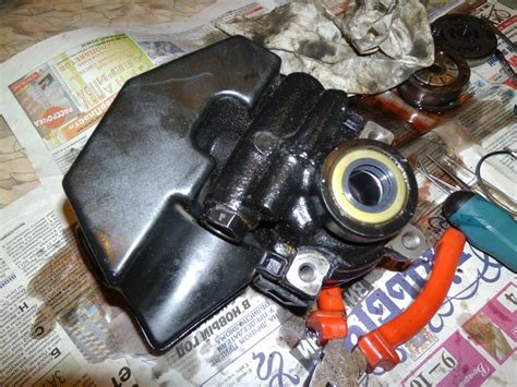 Сальник насоса ГУР. Замена. — Ford Mondeo I, 1,8 л, 1995 года | своими ...