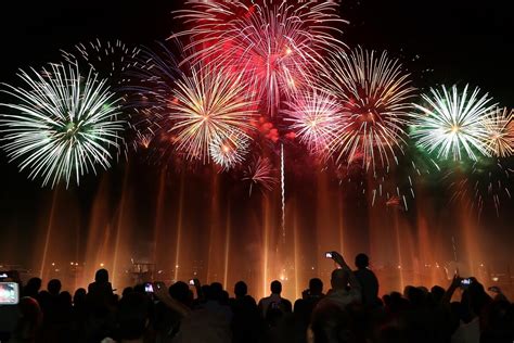 Burj Khalifa NYE 2024 fireworks: Ultimate guide to Dubai's world-famous ...